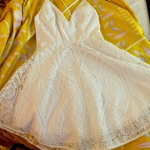 LuLu’s white embroidered lace dress SZ am